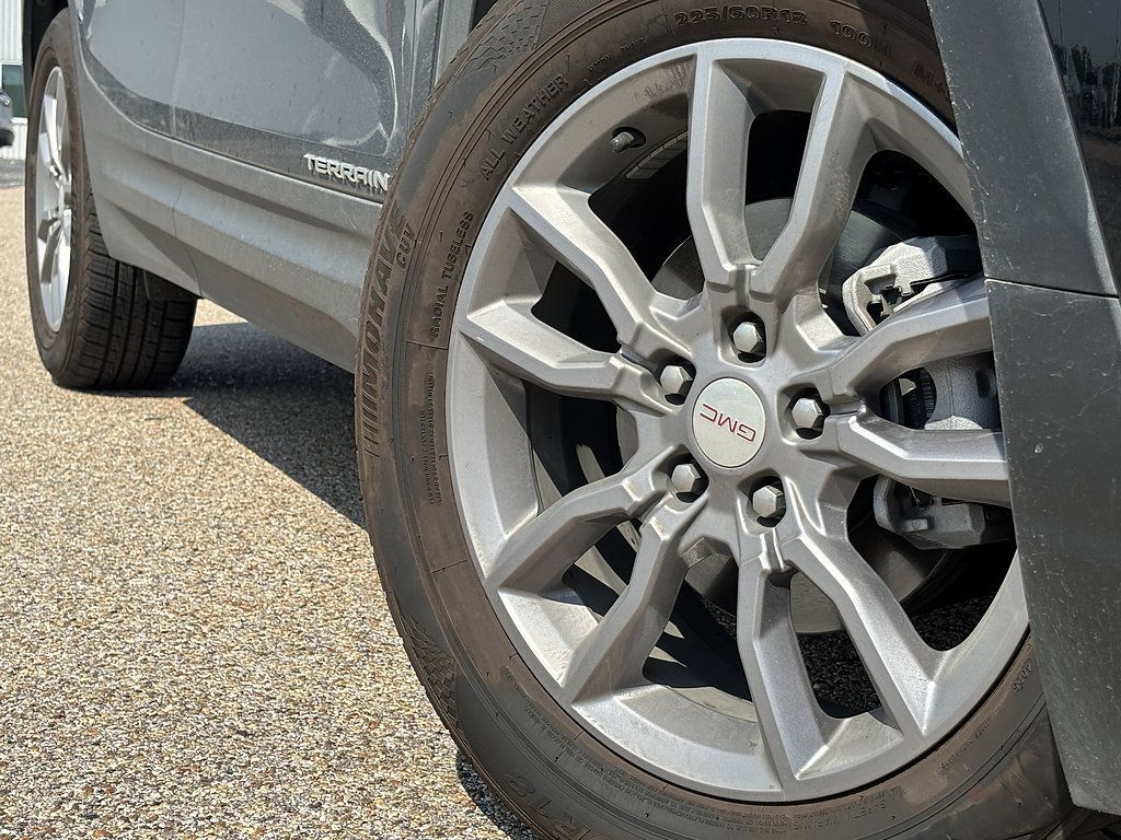 Used 2022 GMC Terrain SLT w/ Tech Package AWD/4WD image 2