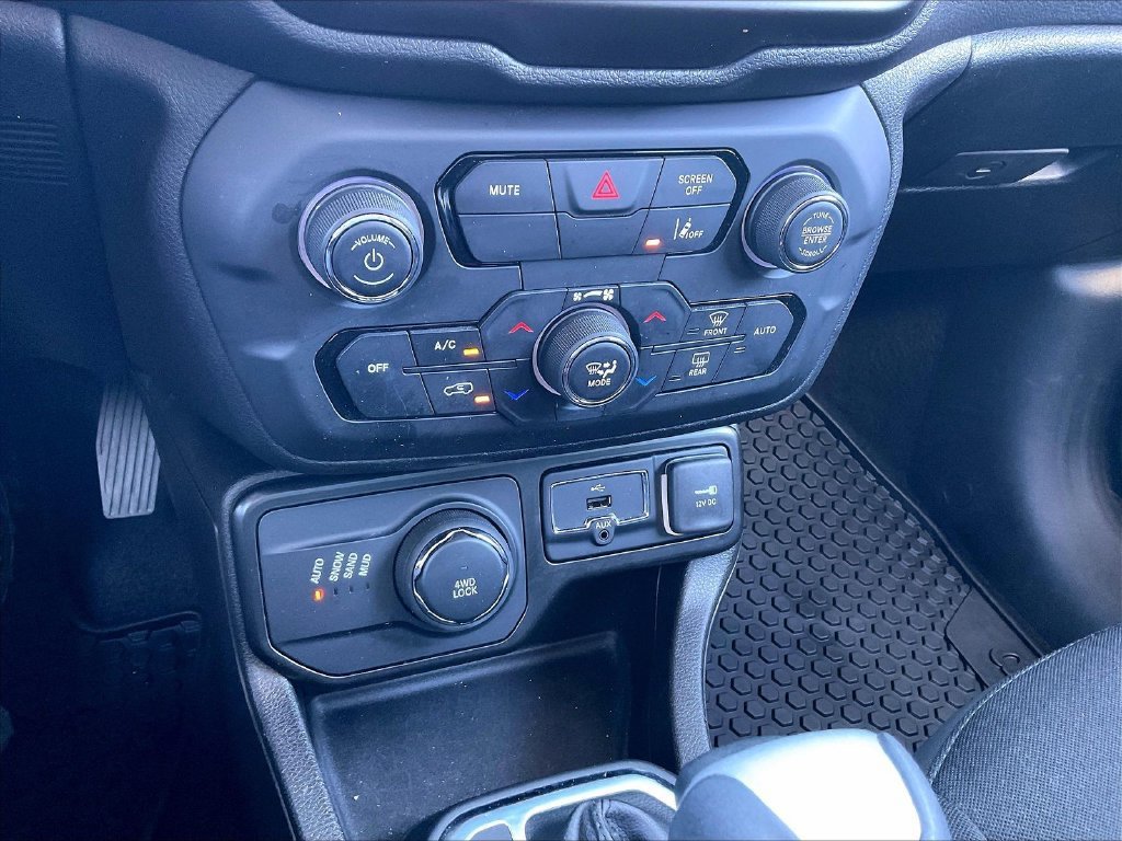 Used 2023 Jeep Renegade Altitude AWD/4WD image 24