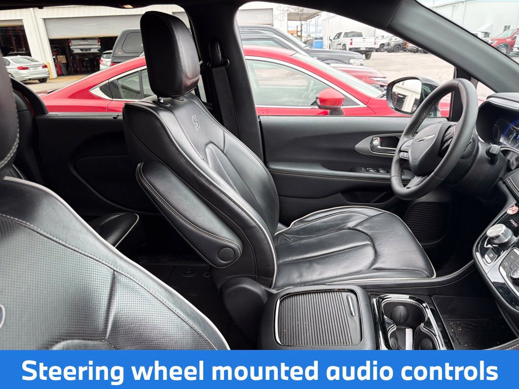 Used 2025 Chrysler Pacifica Limited FWD image 15