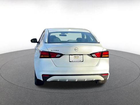 Used 2025 Nissan Altima 2.5 SV image 11