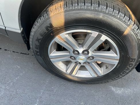 Used 2017 Chevrolet Traverse LT image 9