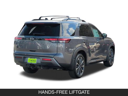 New 2026 Nissan Pathfinder Platinum FWD image 8