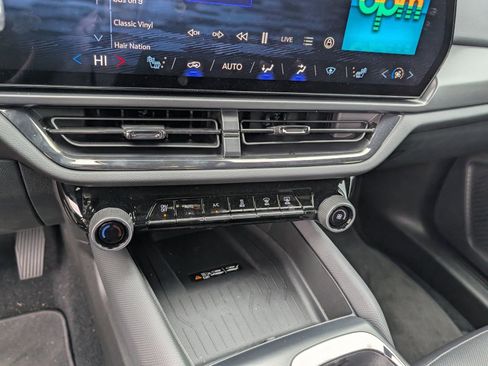 New 2025 Chevrolet Equinox EV RS image 13