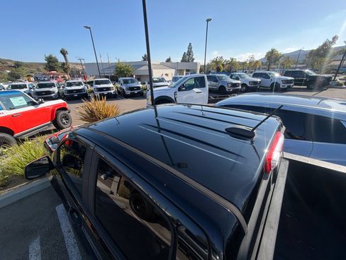 Used 2017 Chevrolet Colorado Z71 AWD/4WD image 36