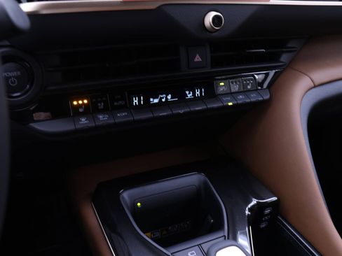 New 2025 Toyota Crown Signia Limited image 6