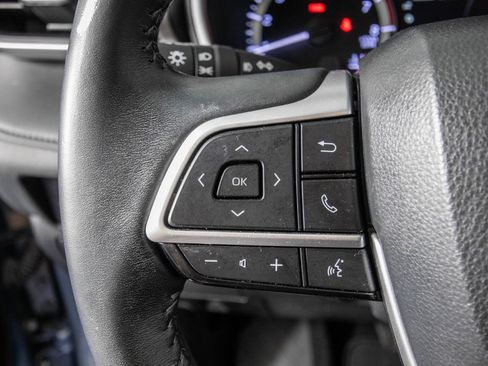 Used 2024 Toyota Highlander XLE FWD image 21