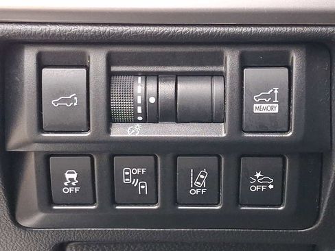 Used 2018 Subaru Outback 3.6R Limited AWD/4WD image 26