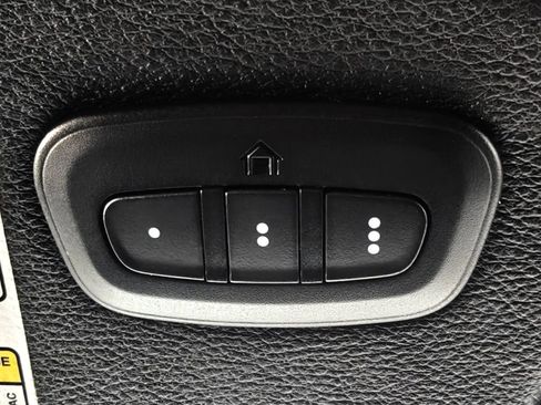 Used 2022 Jeep Wrangler Unlimited Sahara w/ Cold Weather Group image 12