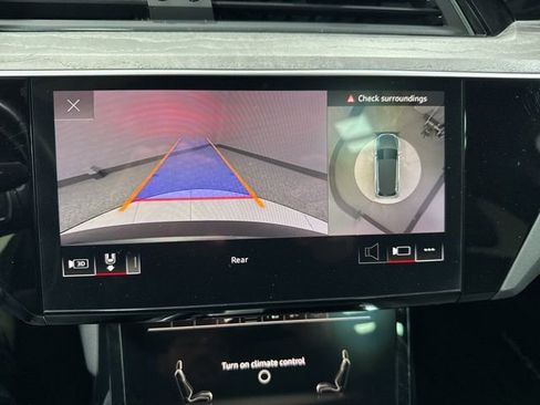 Used 2022 Audi e-tron Premium Plus w/ Premium Plus Package image 5