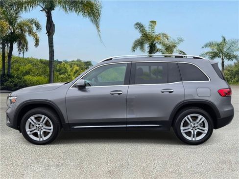 Used 2022 Mercedes-Benz GLB 250 4MATIC w/ Premium Package Lite image 2
