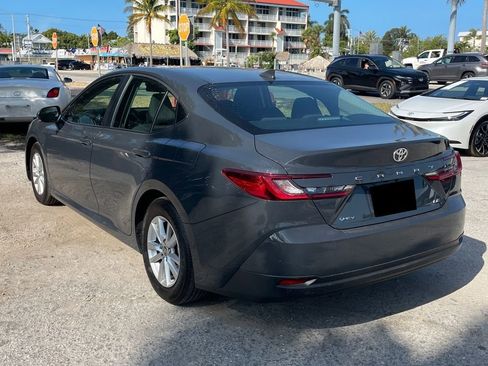 Used 2025 Toyota Camry LE image 4