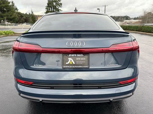 Used 2021 Audi e-tron Prestige w/ Prestige Package image 9