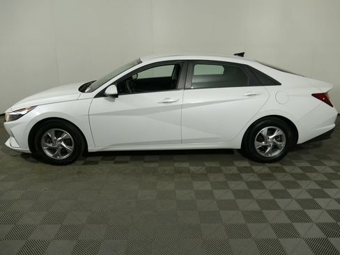 Used 2022 Hyundai Elantra SE FWD image 6
