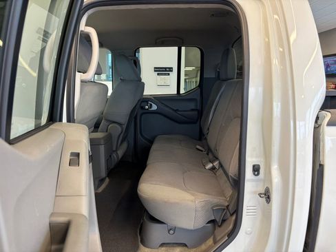 Used 2013 Nissan Frontier SV AWD/4WD image 21
