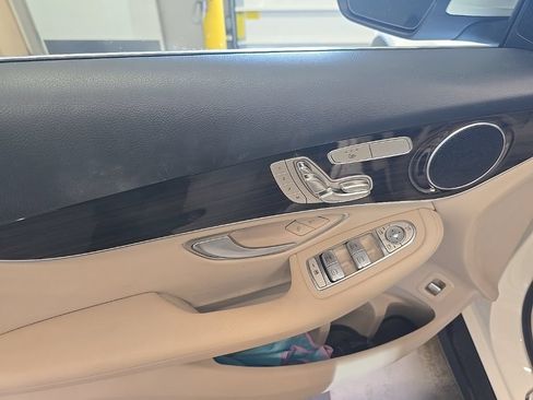 Used 2022 Mercedes-Benz GLC 300 image 29