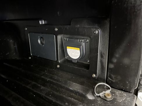 Used 2019 Toyota Tacoma TRD Sport image 28