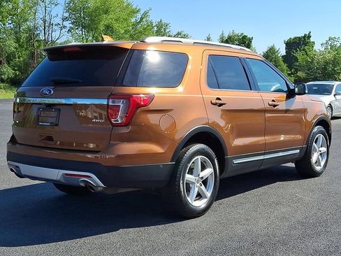 Used 2017 Ford Explorer XLT AWD/4WD image 9