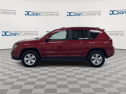 Used 2017 Jeep Compass Latitude FWD image 5