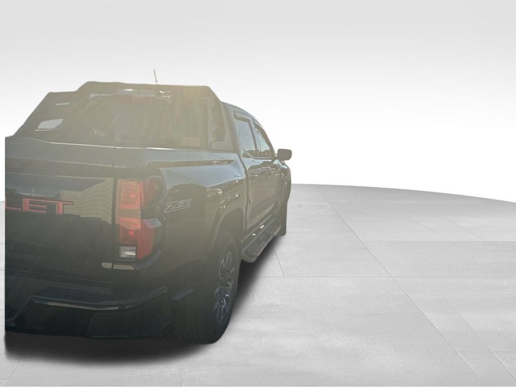 Used 2023 Chevrolet Colorado Z71 AWD/4WD image 5