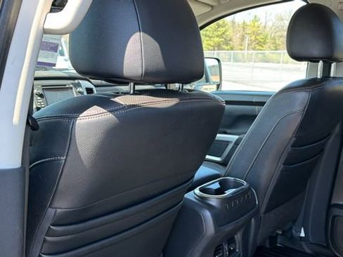 Used 2018 Nissan Titan SL w/ Chrome Package AWD/4WD image 25