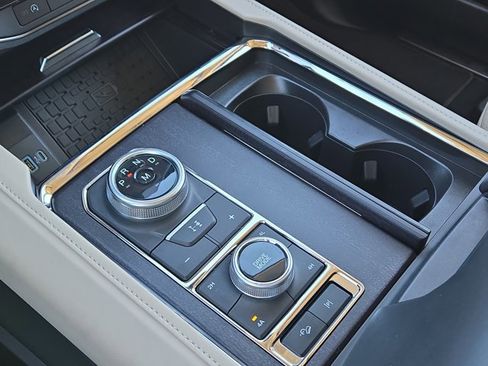 Used 2024 Ford Expedition Platinum image 30