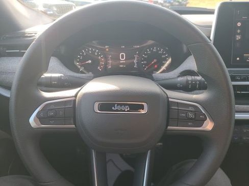 Used 2025 Jeep Compass Sport image 12