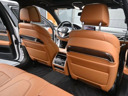 Used 2020 BMW 740i w/ M Sport Package image 24