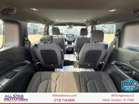 Used 2022 Chrysler Pacifica Touring FWD image 16
