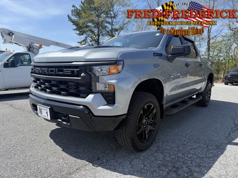Used 2024 Chevrolet Silverado 1500 Custom Trail Boss w/ Turbomax Blackout Package image 3