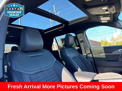 Used 2025 Ford Explorer ST-Line w/ Premium Package image 8
