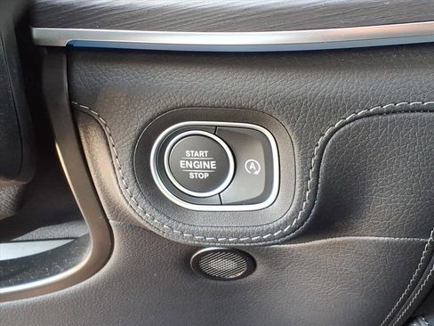 Used 2025 Mercedes-Benz GLS 580 GLS 580 4MATIC image 11