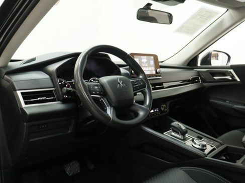 Used 2024 Mitsubishi Outlander ES FWD image 6