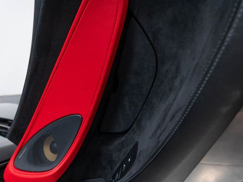 Used 2019 McLaren 570S Coupe RWD image 31