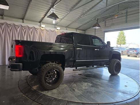 Used 2017 Chevrolet Silverado 1500 LTZ Z71 w/ LTZ Plus Package image 10