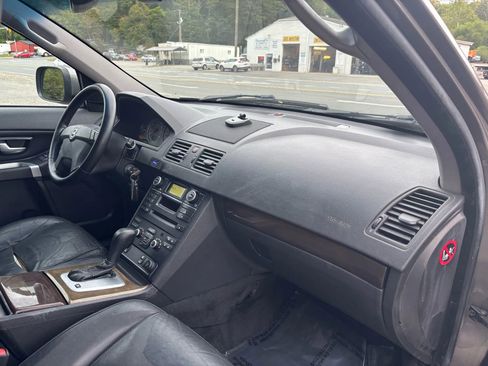 Used 2010 Volvo XC90 3.2 image 17