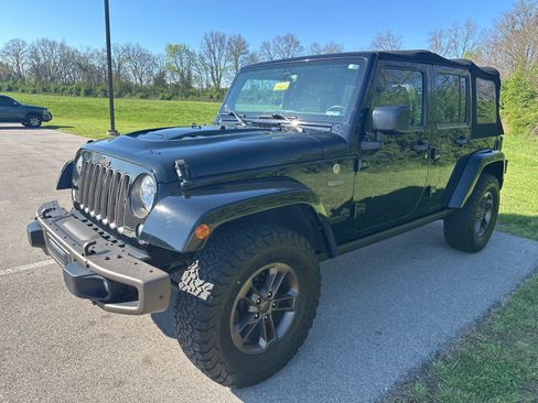 Used 2016 Jeep Wrangler Unlimited Sahara image 3