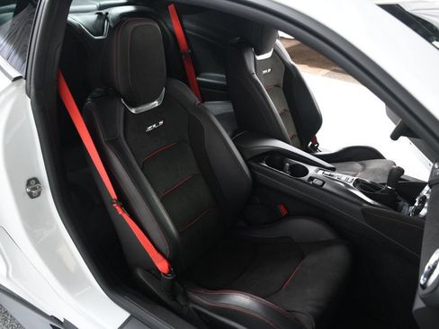 Used 2018 Chevrolet Camaro ZL1 RWD image 31