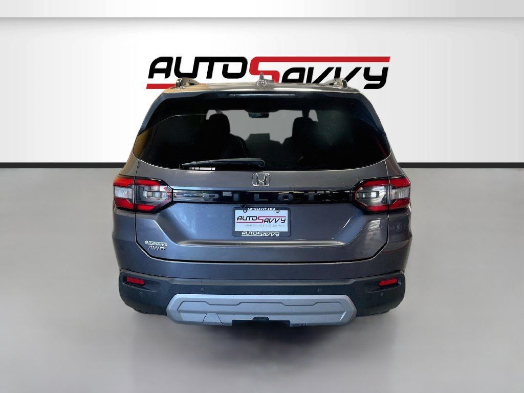 Used 2025 Honda Pilot Touring image 6