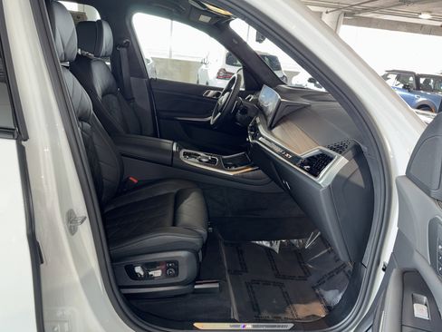 Certified 2025 BMW X7 xDrive40i w/ M Sport Package image 10