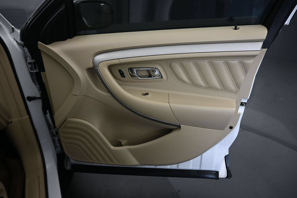 Used 2018 Ford Taurus SEL FWD image 36