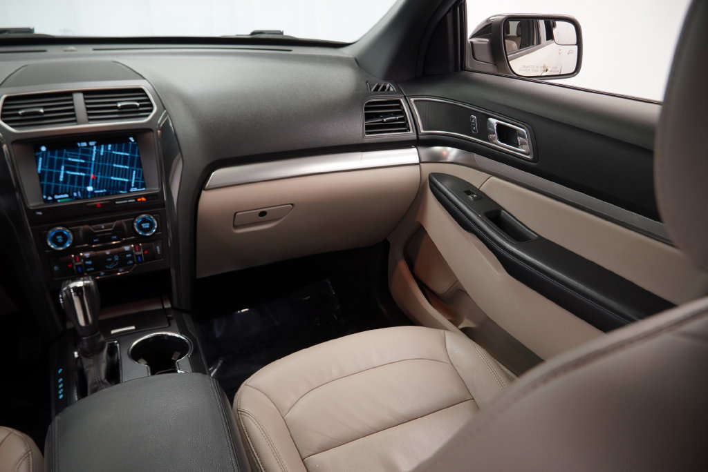 Used 2018 Ford Explorer XLT w/ Equipment Group 202A AWD/4WD image 23