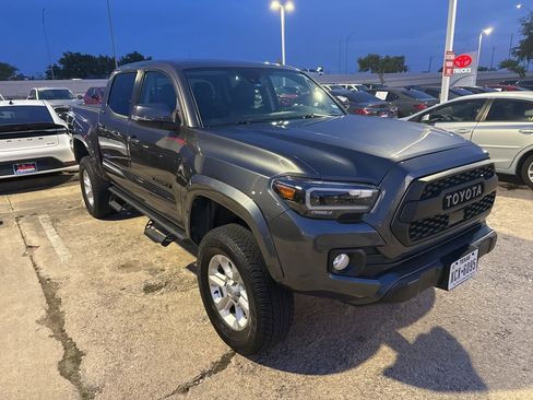 Used 2022 Toyota Tacoma SR5 w/ Technology Package image 3