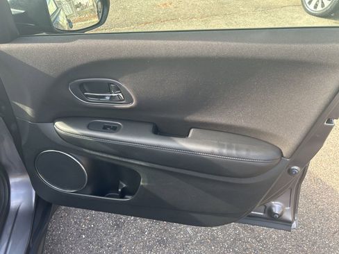 Used 2018 Honda HR-V EX image 27