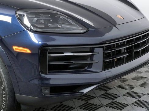 Certified 2024 Porsche Cayenne Coupe AWD/4WD image 37