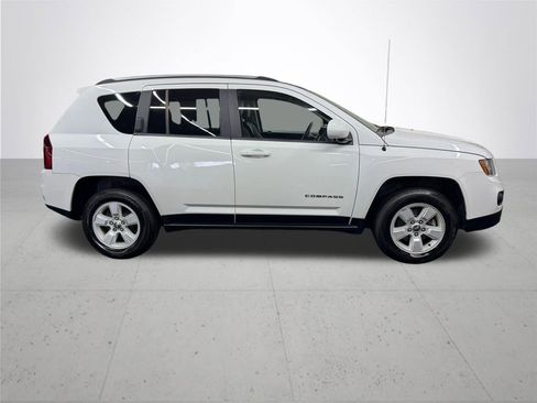 Used 2017 Jeep Compass Latitude FWD image 8