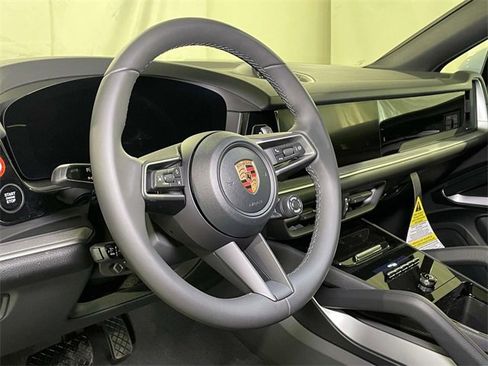 Used 2021 Porsche Macan image 5