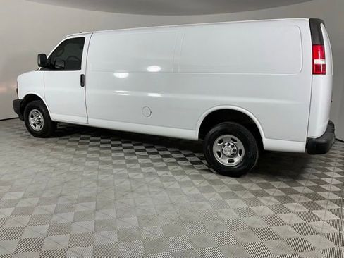 Used 2020 Chevrolet Express 3500 Extended w/ Driver Convenience Package RWD image 3