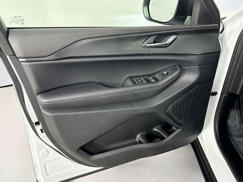 New 2025 Jeep Grand Cherokee Laredo X image 15