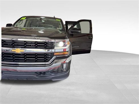 Used 2018 Chevrolet Silverado 1500 LT w/ All Star Edition AWD/4WD image 21