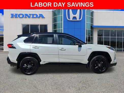 Used 2020 Toyota RAV4 XSE AWD/4WD image 2